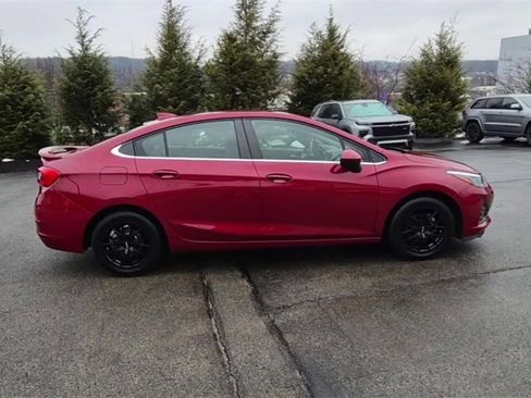 Used 2019 Chevrolet Cruze LT image 2