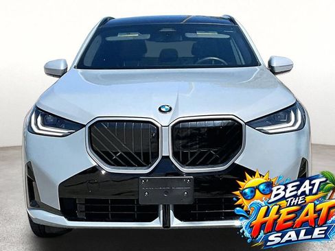 Used 2025 BMW X3 xDrive30i AWD/4WD image 3