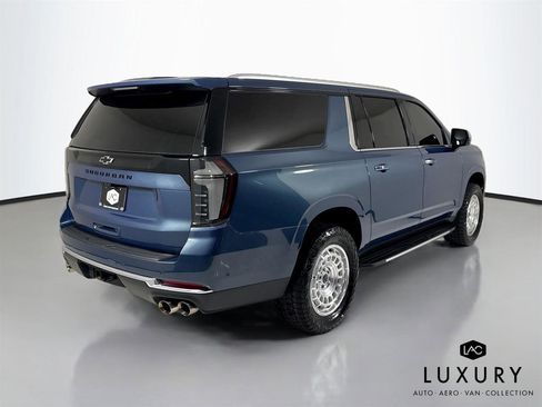 Used 2025 Chevrolet Suburban Premier image 6
