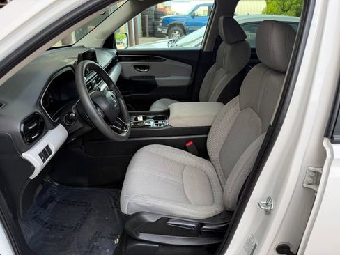 Used 2023 Honda Pilot LX image 6