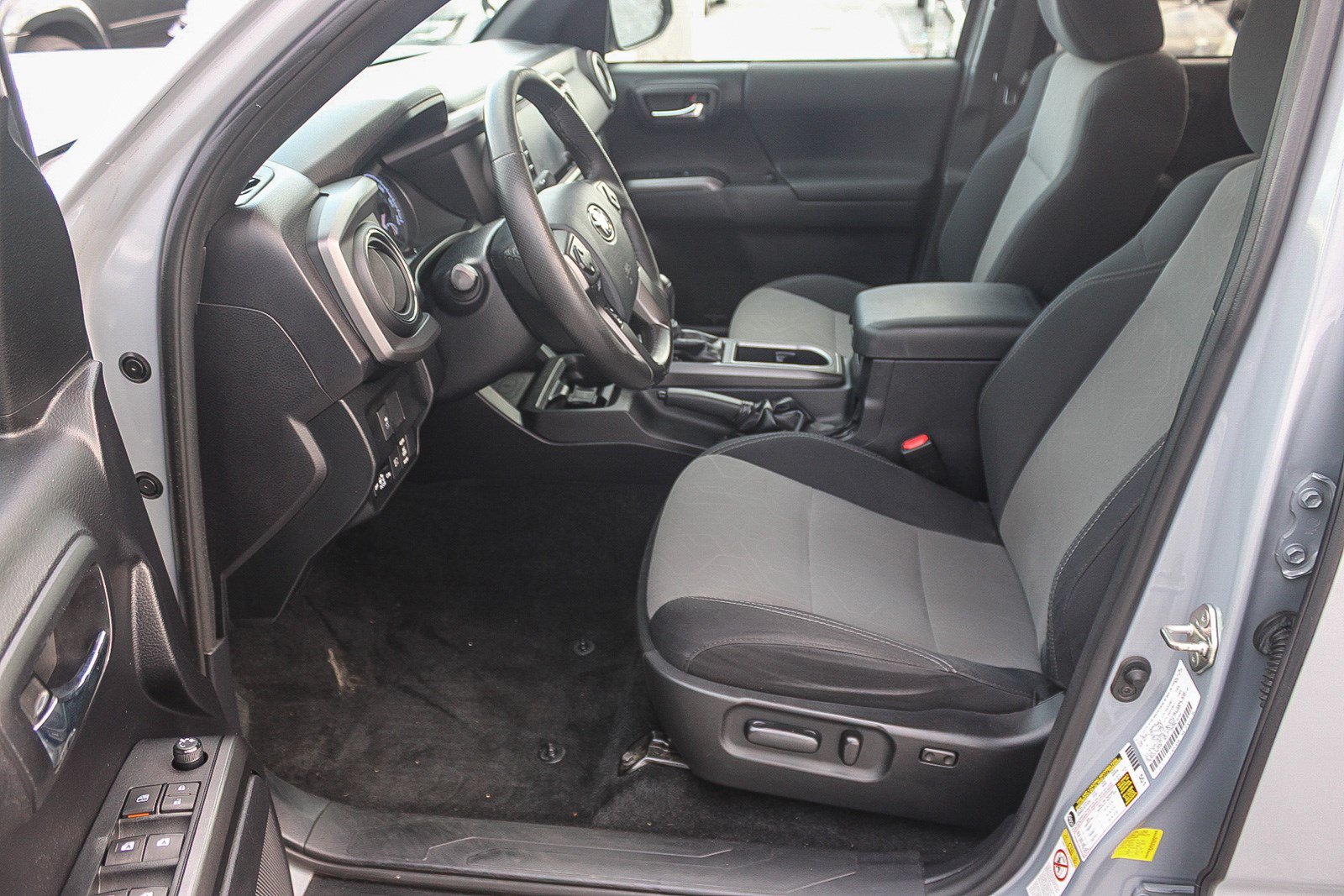 Used 2020 Toyota Tacoma TRD Sport w/ Technology Package RWD image 18