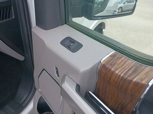 Used 2018 Ford F150 Lariat image 19