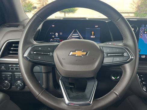 Used 2025 Chevrolet Suburban LT AWD/4WD image 35