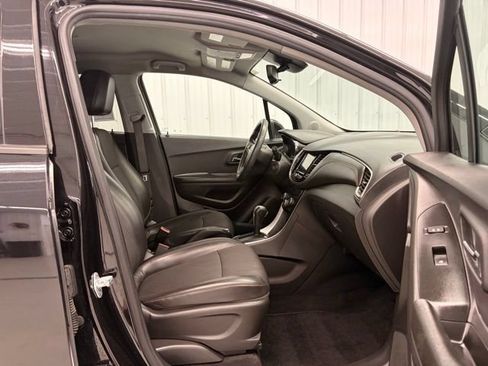 Used 2021 Chevrolet Trax LT AWD/4WD image 11