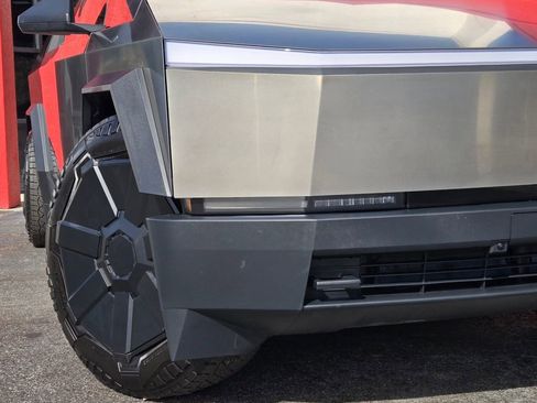 Used 2024 Tesla Cybertruck AWD Crew Cab image 12