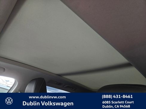 Certified 2023 Volkswagen Tiguan SE w/ Panoramic Sunroof Package image 18