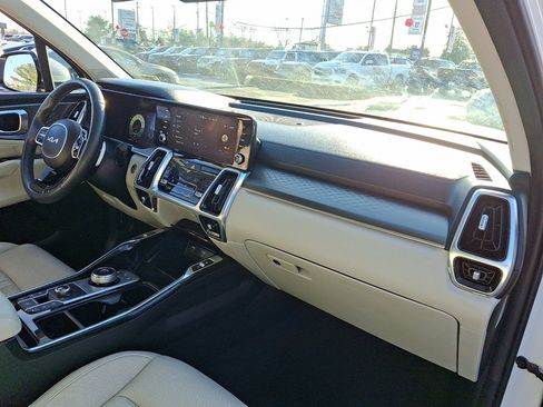 Used 2022 Kia Sorento SX Prestige w/ Panoramic Sunroof Package image 11