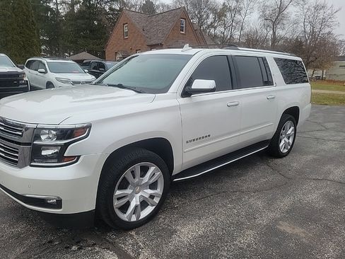 Used 2017 Chevrolet Suburban Premier image 3