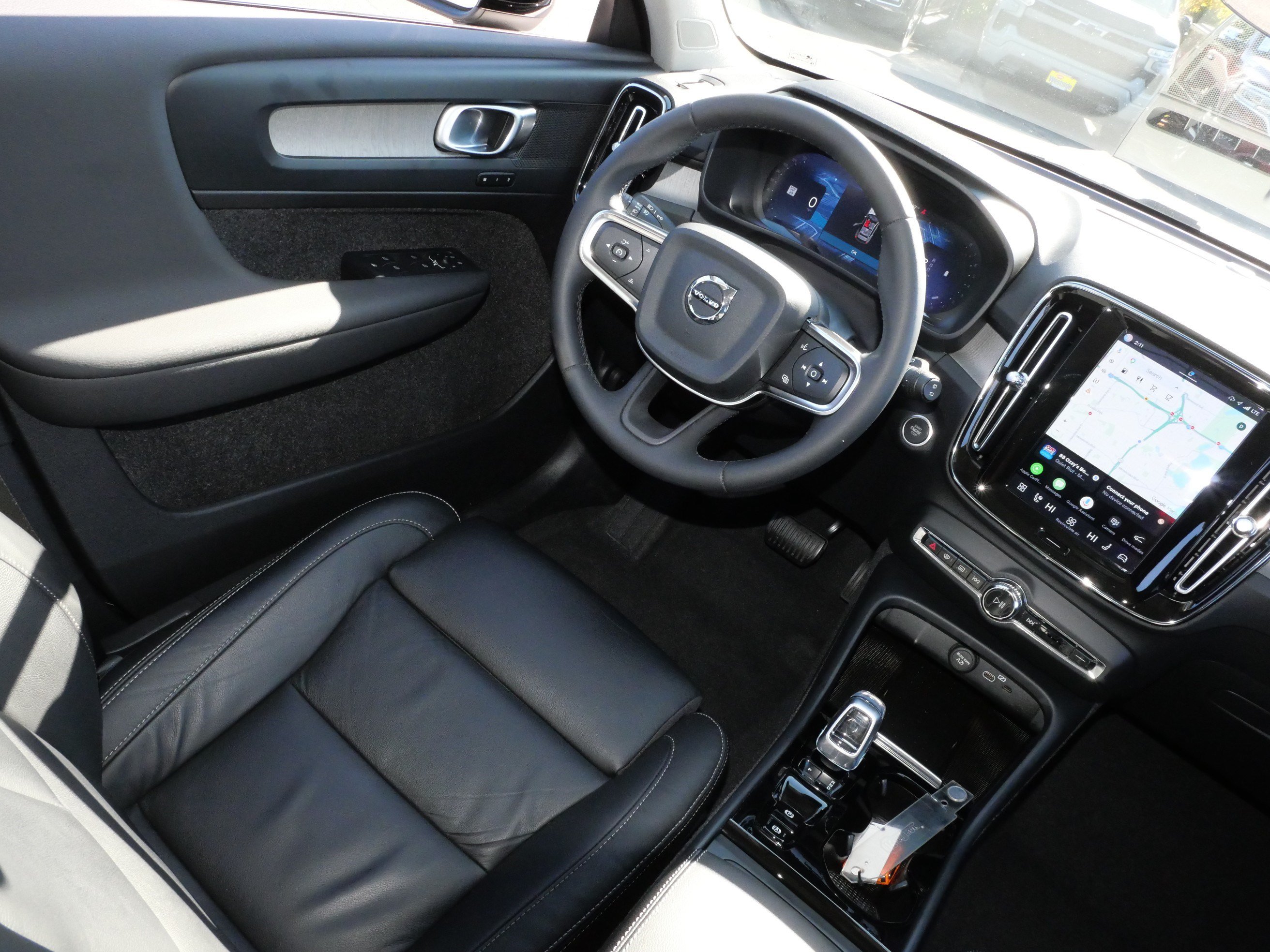 Used 2024 Volvo XC40 B5 Plus w/ Climate Package AWD/4WD image 9