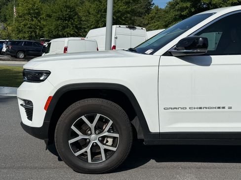 Used 2024 Jeep Grand Cherokee Limited AWD/4WD image 11