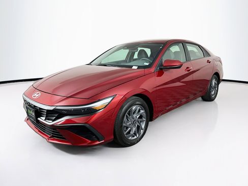 Used 2024 Hyundai Elantra Blue FWD image 3
