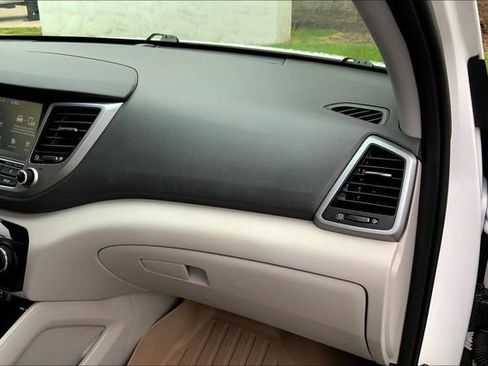 Used 2018 Hyundai Tucson SEL image 16