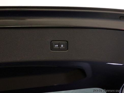 Used 2025 Audi Q8 Premium Plus image 32