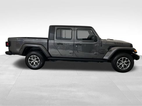 Used 2022 Jeep Gladiator Sport image 15