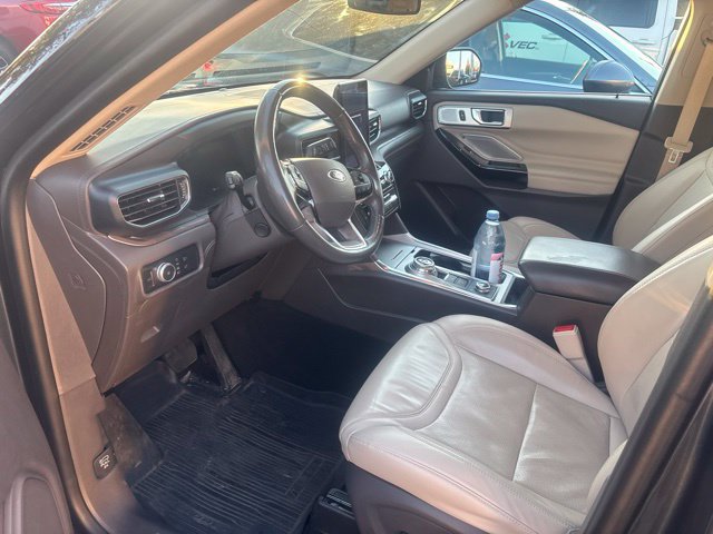 Used 2022 Ford Explorer Platinum w/ Equipment Group 601A AWD/4WD image 3