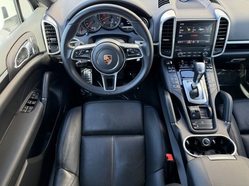 Certified 2018 Porsche Cayenne Platinum Edition image 19