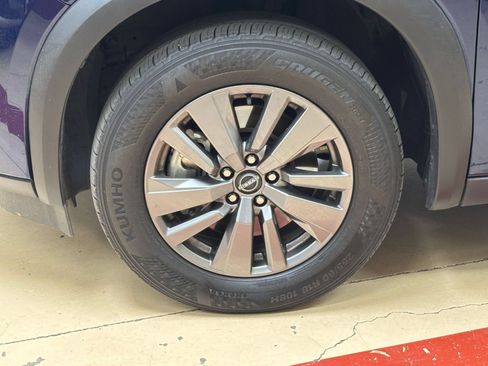 Used 2025 Nissan Pathfinder SV FWD image 33