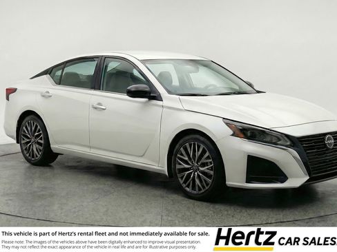 Used 2025 Nissan Altima 2.5 SV image 1