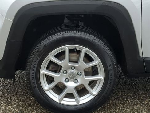 Used 2019 Jeep Renegade Latitude w/ Cold Weather Group image 21