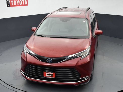 Used 2022 Toyota Sienna XLE FWD image 27