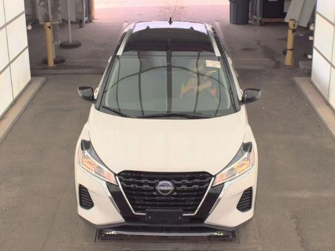 Used 2024 Nissan Kicks SV FWD image 2