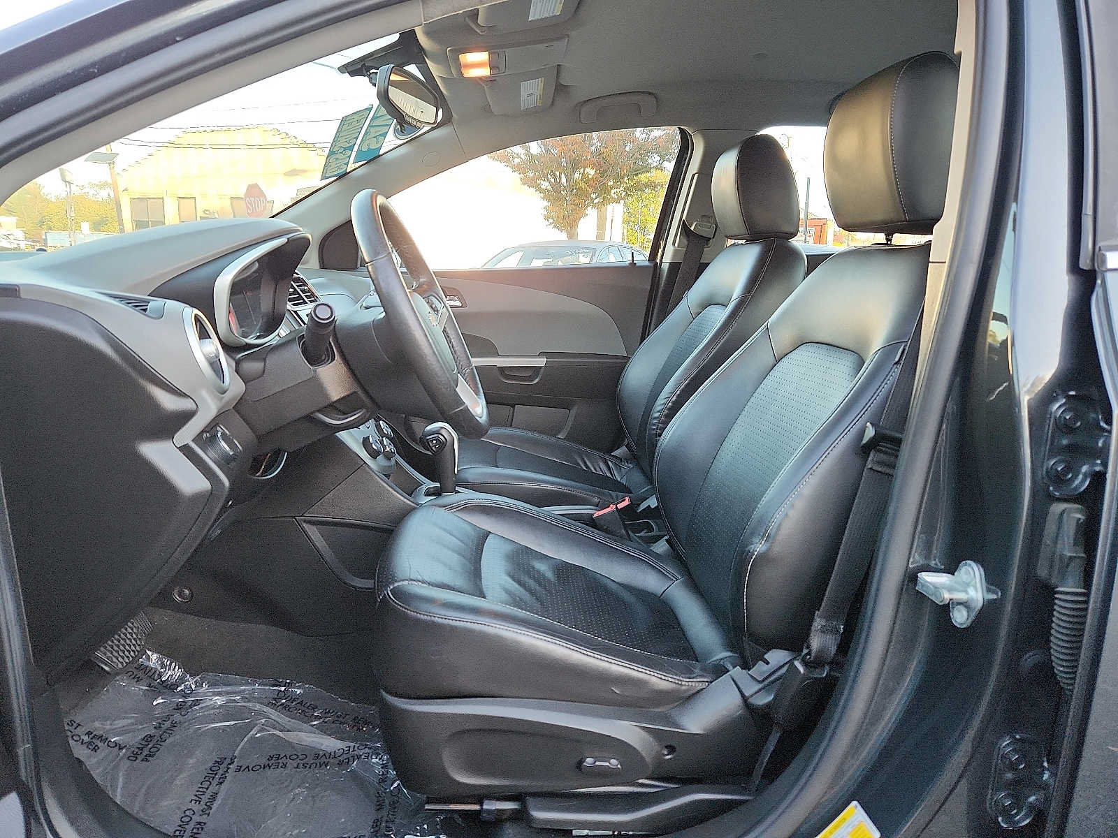 Used 2018 Chevrolet Sonic Premier FWD image 13