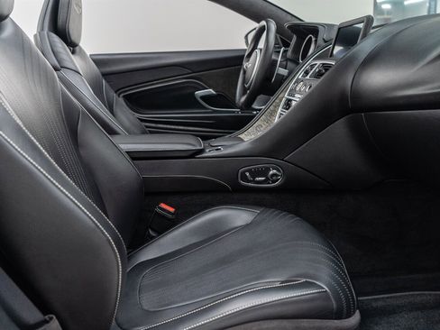Used 2019 Aston Martin DB11 Volante image 56
