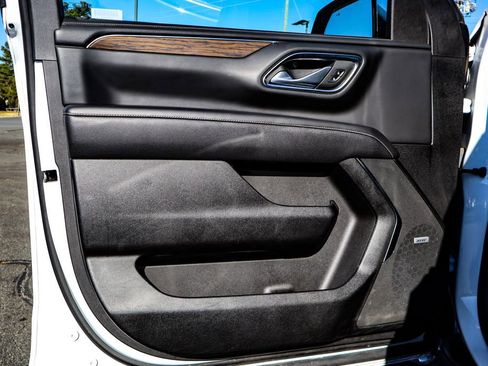 Used 2023 Chevrolet Suburban Premier image 40