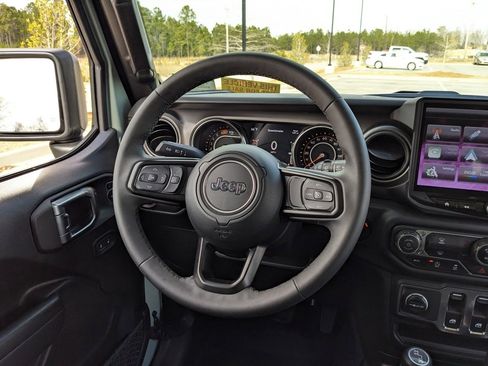 Used 2023 Jeep Wrangler Willys image 21
