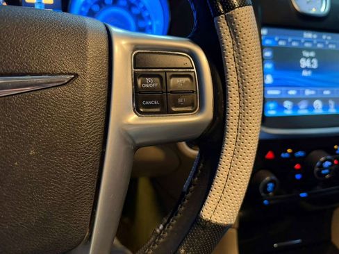 Used 2014 Chrysler 300 w/ Driver Convenience Group image 28