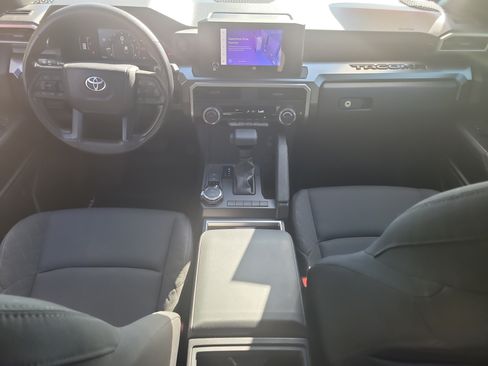 Certified 2025 Toyota Tacoma SR5 AWD/4WD image 16
