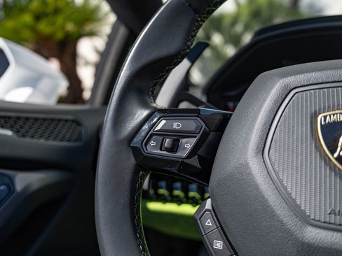 Used 2023 Lamborghini Huracan EVO image 11