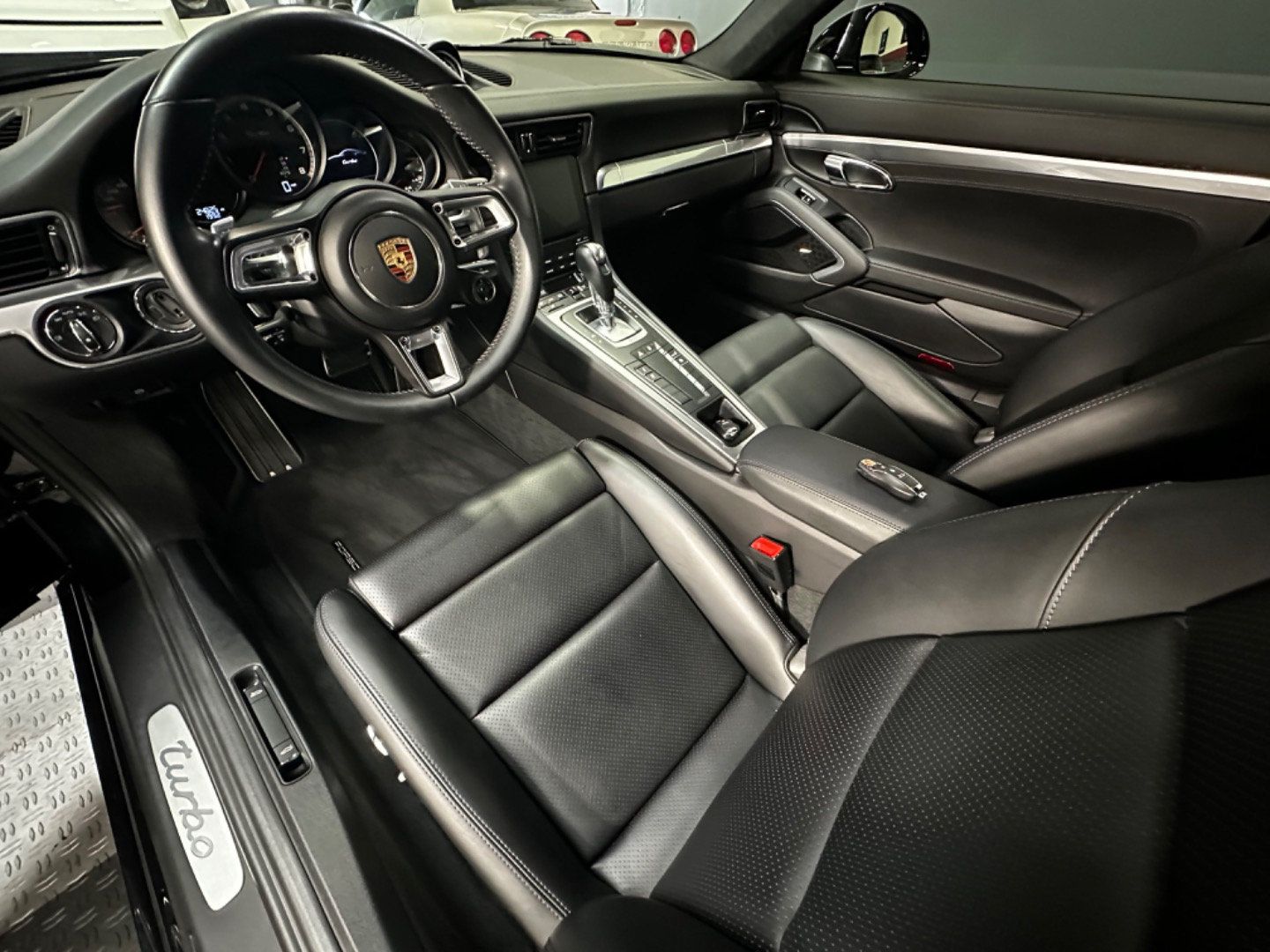 Used 2017 Porsche 911 Turbo Coupe AWD/4WD image 18