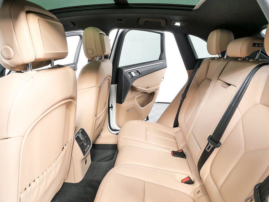 Certified 2026 Porsche Macan AWD/4WD image 20