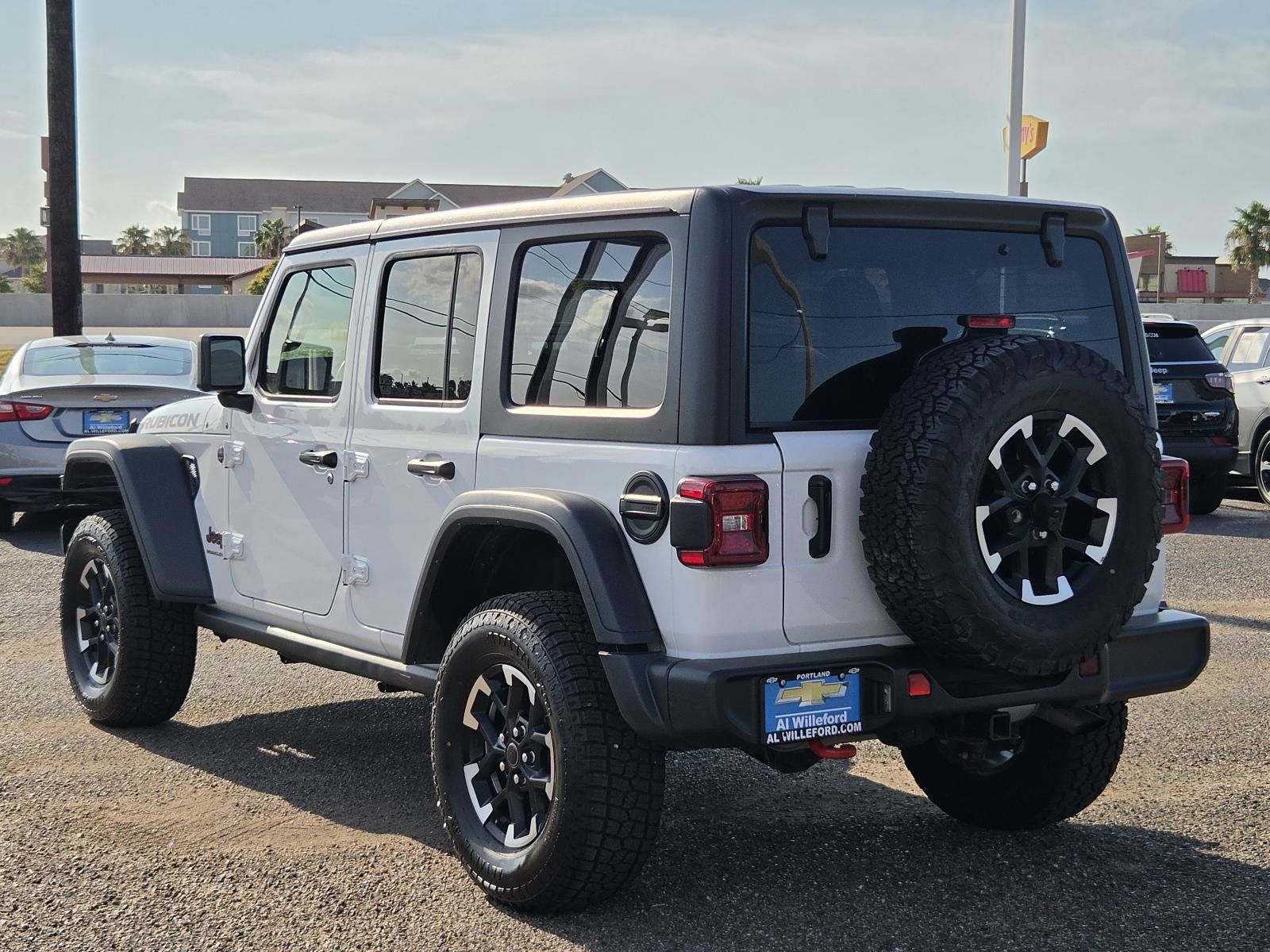 Used 2025 Jeep Wrangler Unlimited Rubicon AWD/4WD image 3
