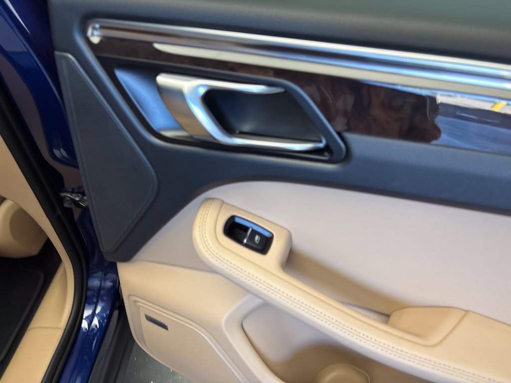 Certified 2026 Porsche Macan AWD/4WD image 27