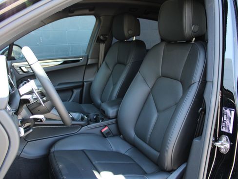 New 2025 Porsche Macan image 5