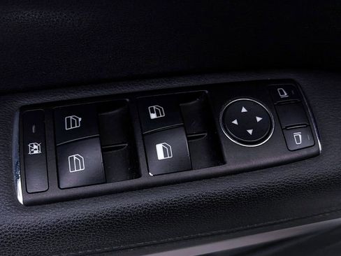 Used 2010 Mercedes-Benz E 550 Coupe image 12