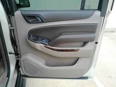 Used 2016 Chevrolet Suburban LT RWD image 26