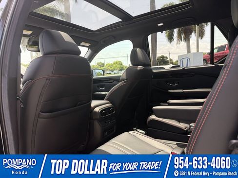 Used 2025 Honda Pilot TrailSport image 25