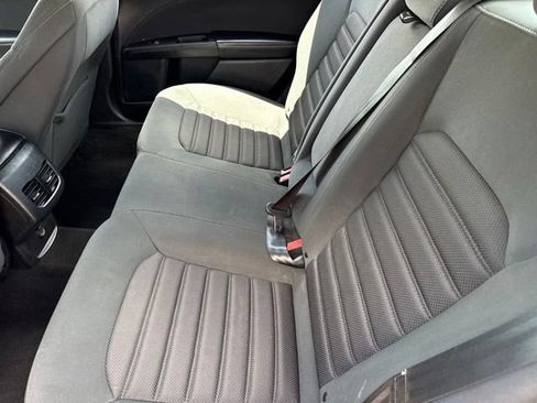 Used 2019 Ford Fusion SE FWD image 18