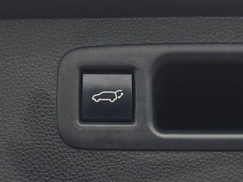 Certified 2020 Toyota Highlander Limited AWD/4WD image 14