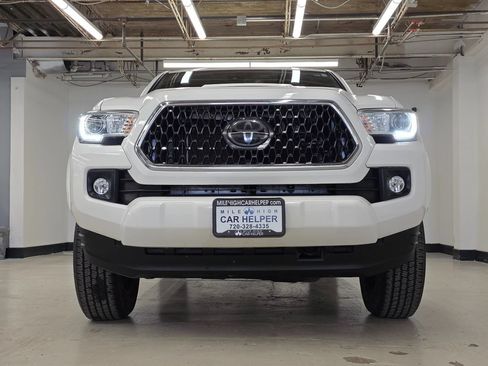 Used 2018 Toyota Tacoma TRD Sport w/ Technology Package AWD/4WD image 3