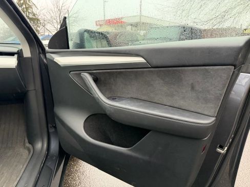 Used 2023 Tesla Model Y 2WD image 16