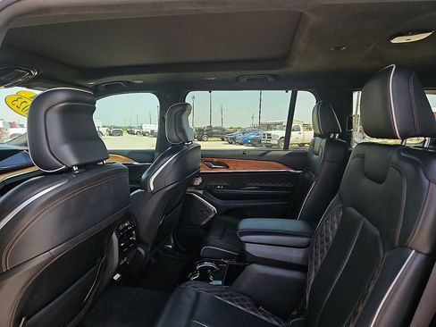 Used 2023 Jeep Grand Cherokee L Summit AWD/4WD image 18