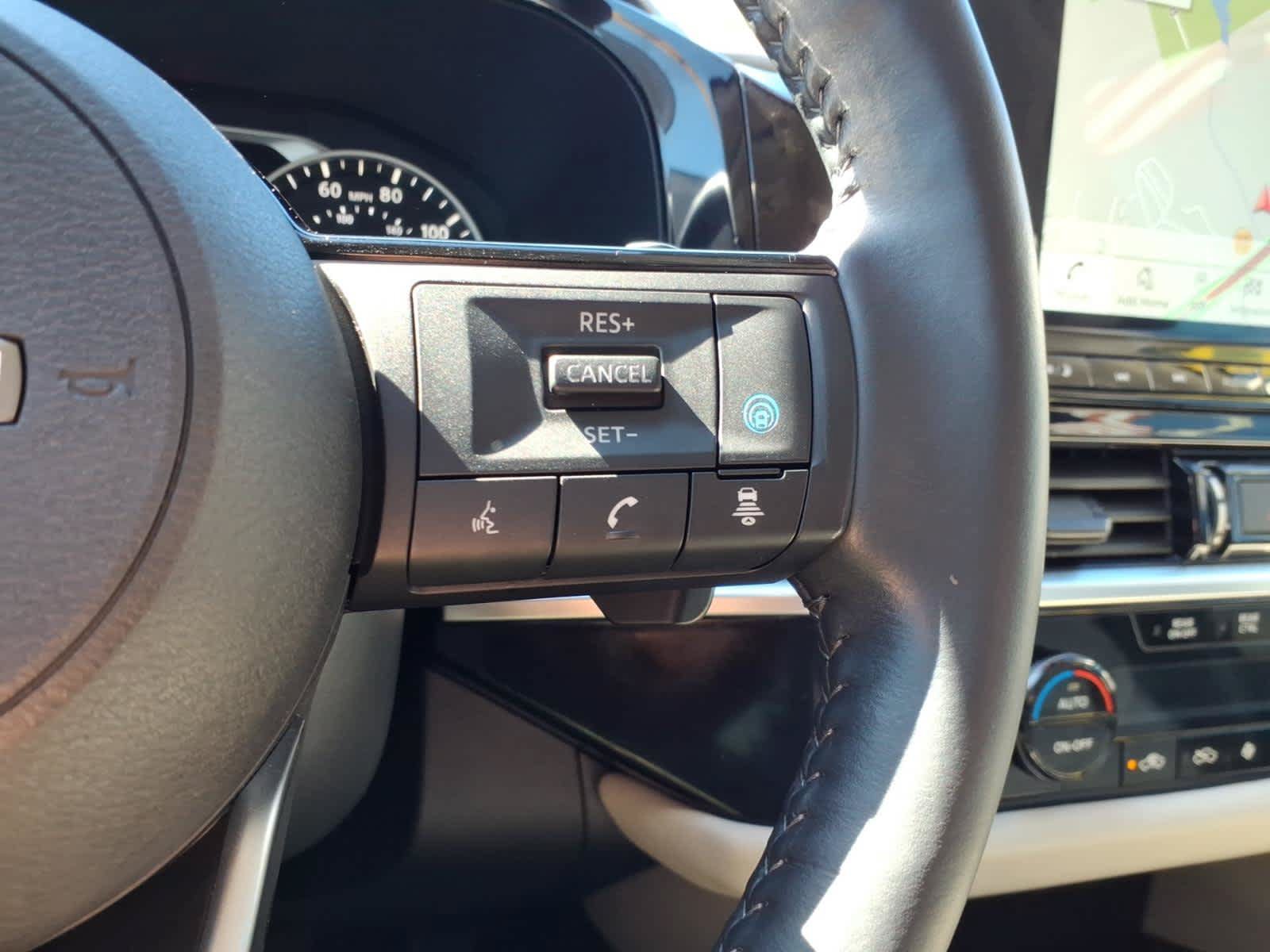 Used 2023 Nissan Pathfinder SL AWD/4WD image 23