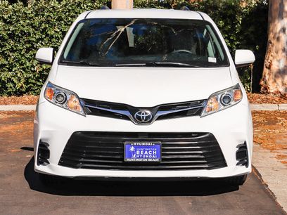 Used 2018 Toyota Sienna LE w/ Carpet Mat Package