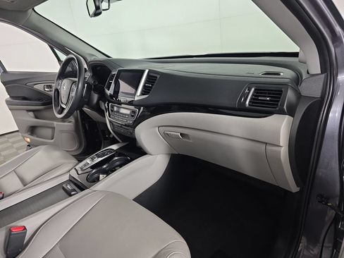 Used 2016 Honda Pilot Touring image 30