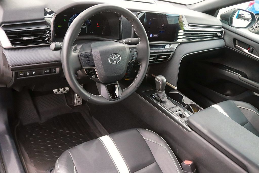 Used 2025 Toyota Camry SE FWD image 12