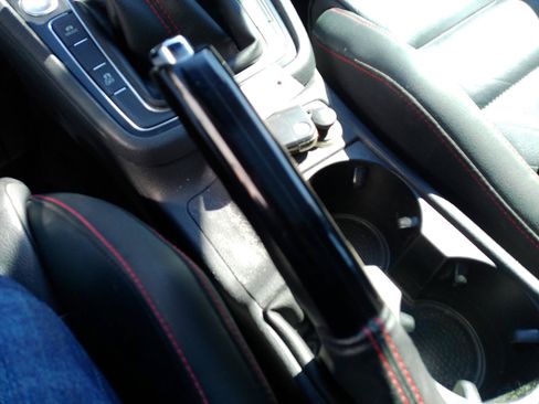 Used 2015 Volkswagen Golf 4-Door FWD image 13